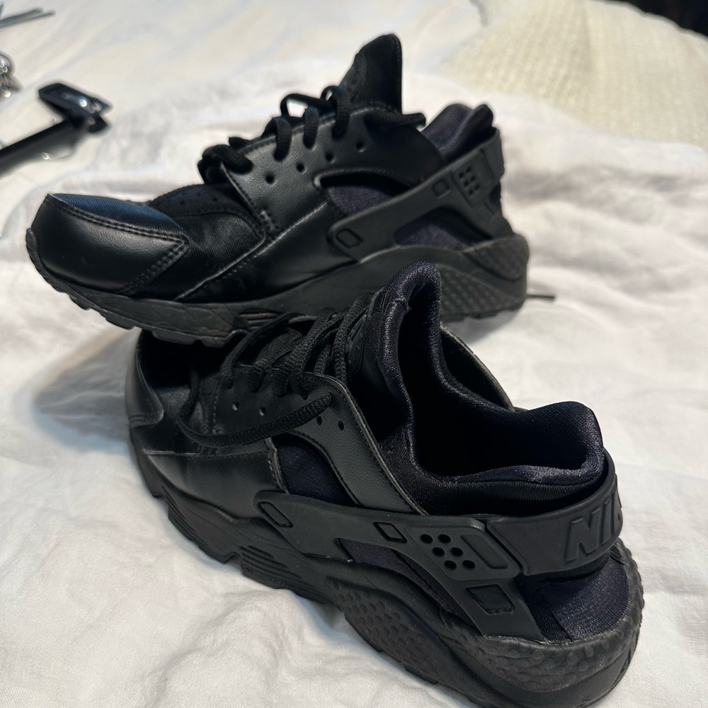 Black huaraches sneakers